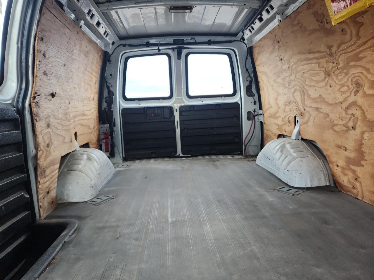 2006 GMC Savana 2500 Delivery Van