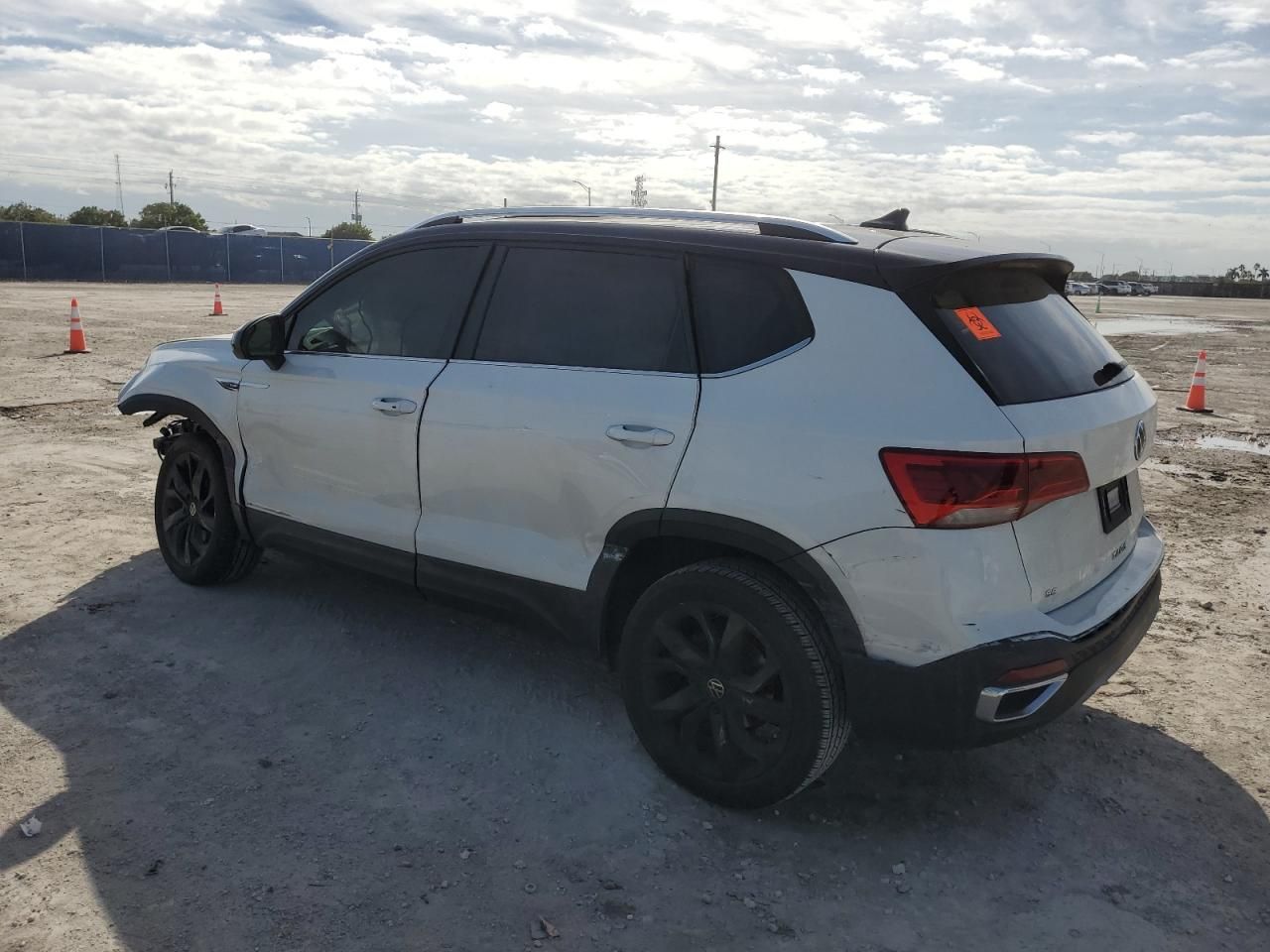 2023 Volkswagen Taos se