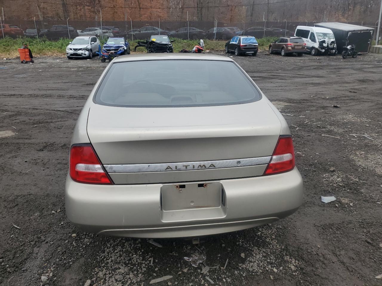 2000 Nissan Altima xe