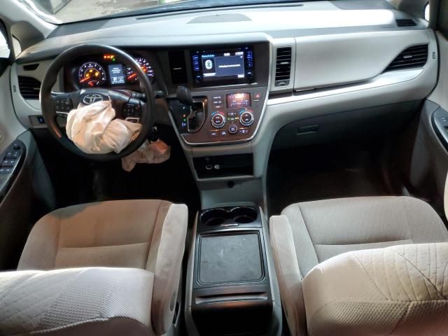 2017 Toyota Sienna le