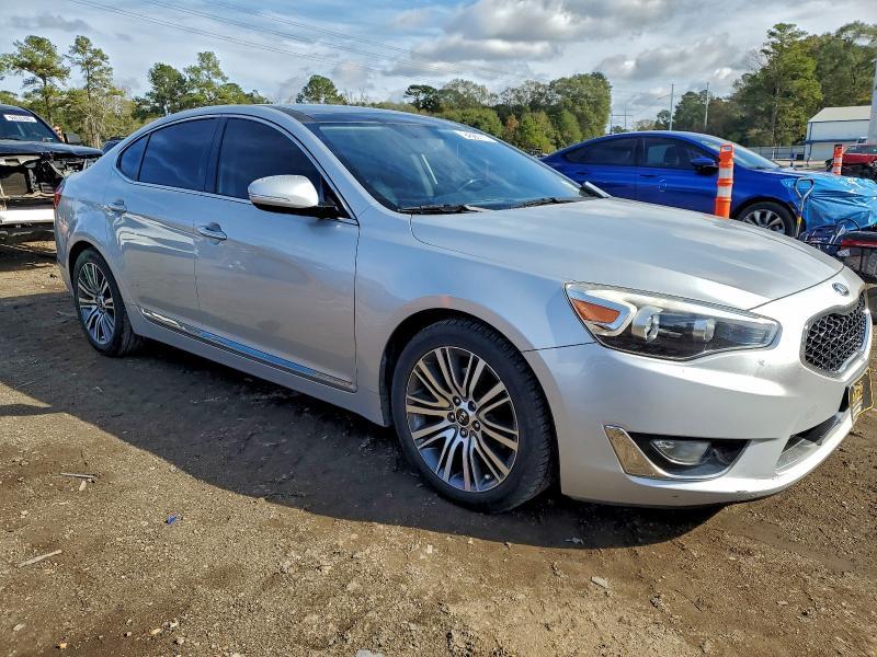 2016 KIA Cadenza Luxury