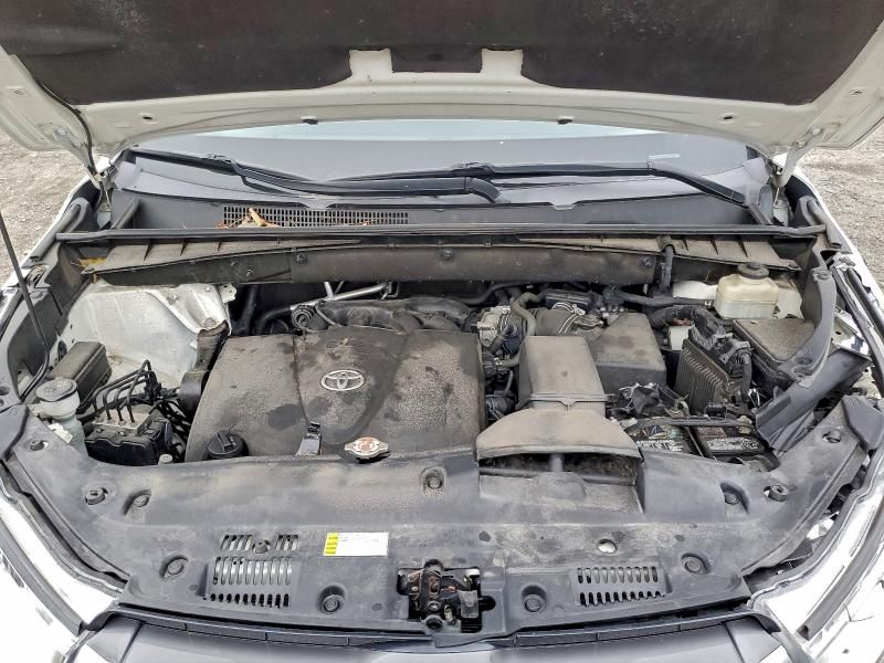 2018 Toyota Highlander le