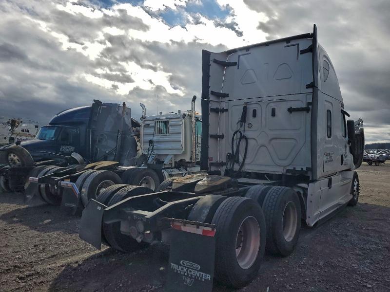 2020 Freigliner 2020 Freightliner Cascadia 126 Semi Truck