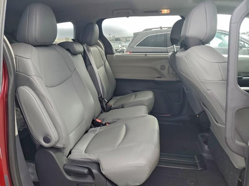 2022 Toyota Sienna xle