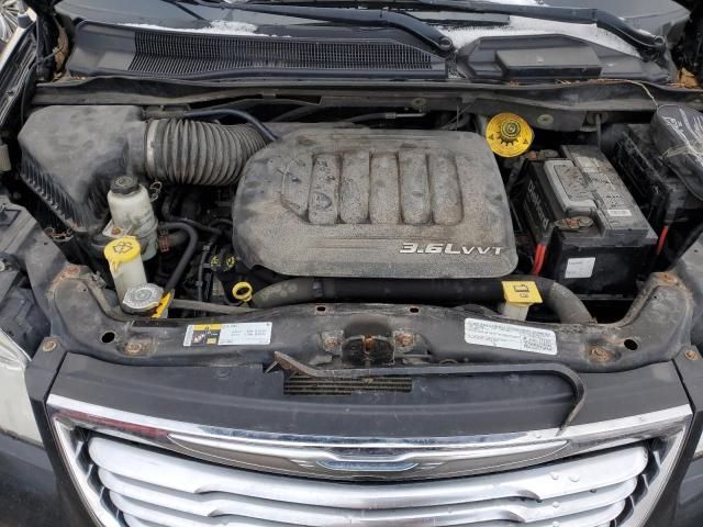 2015 Chrysler Town & Country Touring l