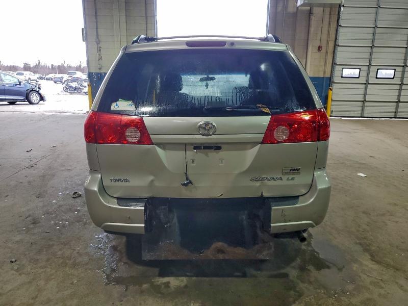 2010 Toyota Sienna le 8-passenger