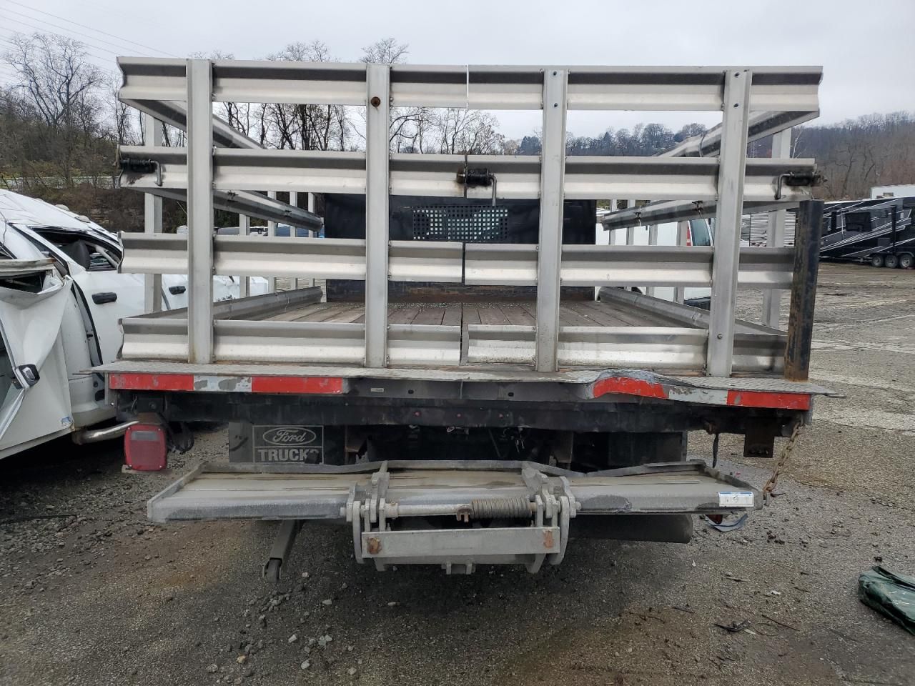 2019 Ford F550 Super Duty Flatbed Truck