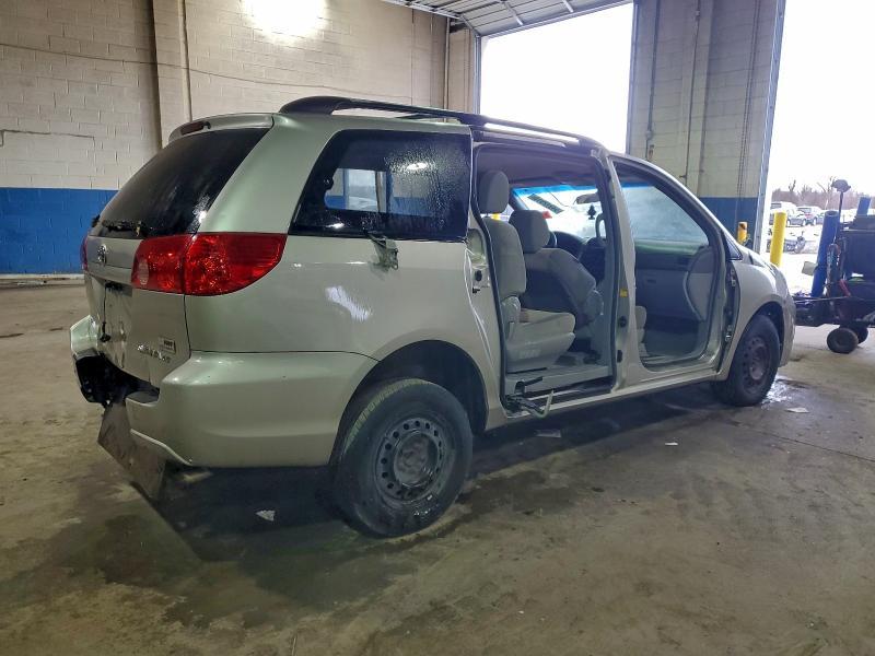 2010 Toyota Sienna le 8-passenger