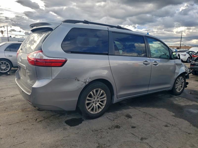 2016 Toyota Sienna xle