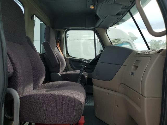 2014 Freightliner Cascadia Semi Truck
