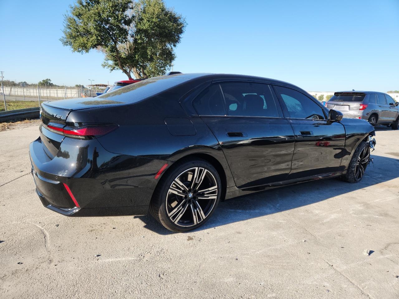 2025 BMW 740 i
