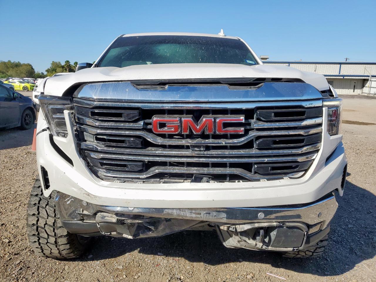 2024 GMC Sierra K1500 slt