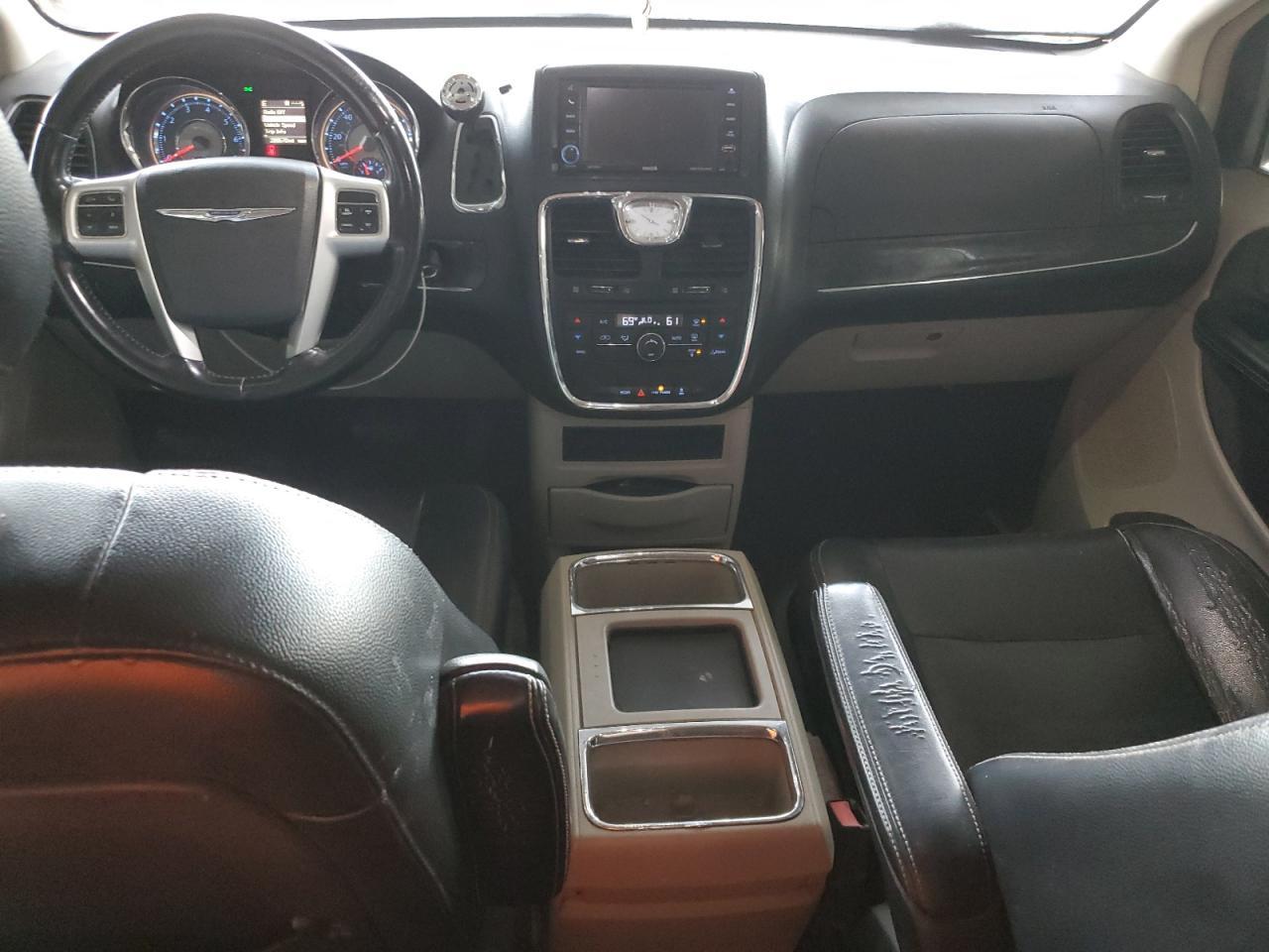 2014 Chrysler Town & Country Touring