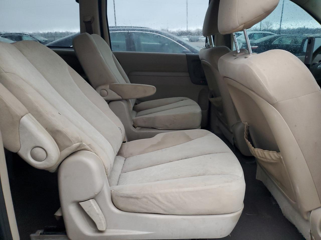 2010 KIA Sedona LX