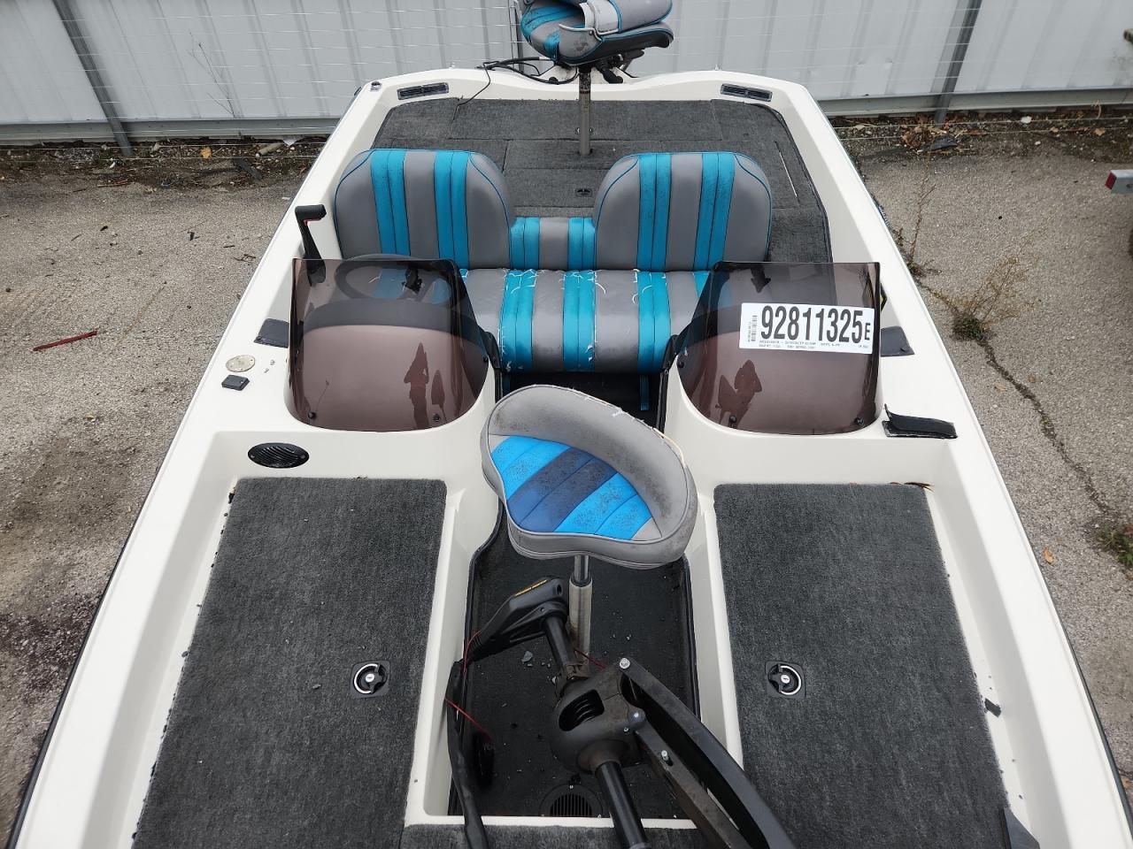 1996 Land Rover Bass Boat