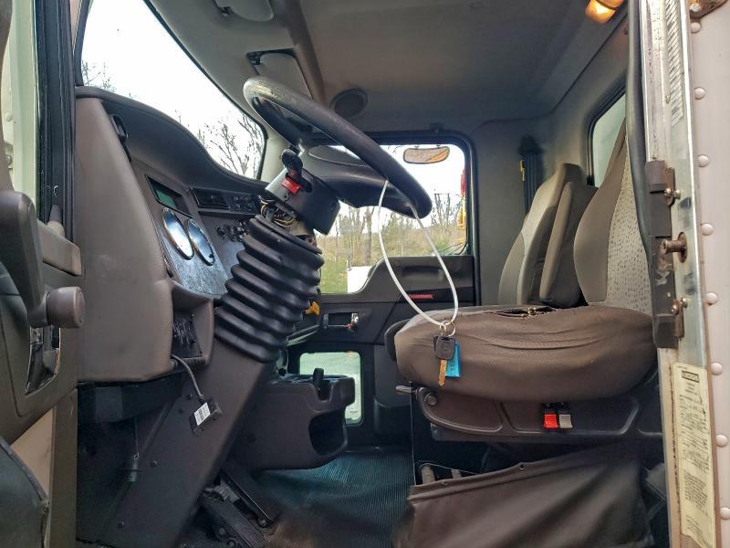 2016 Kenworth T370 BOX Truck