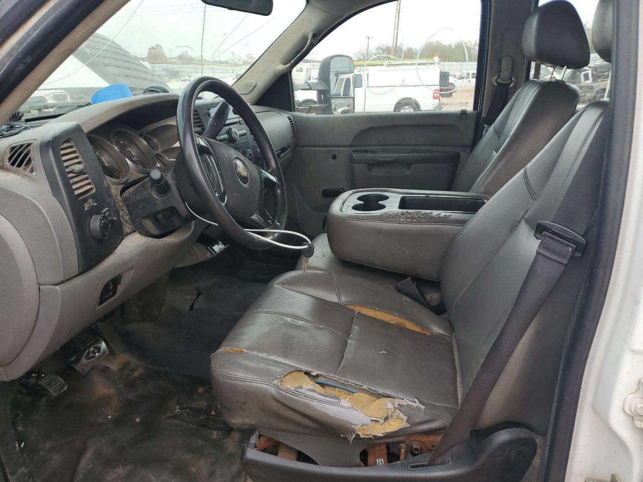2011 Chevrolet Silverado Flatbed Truck