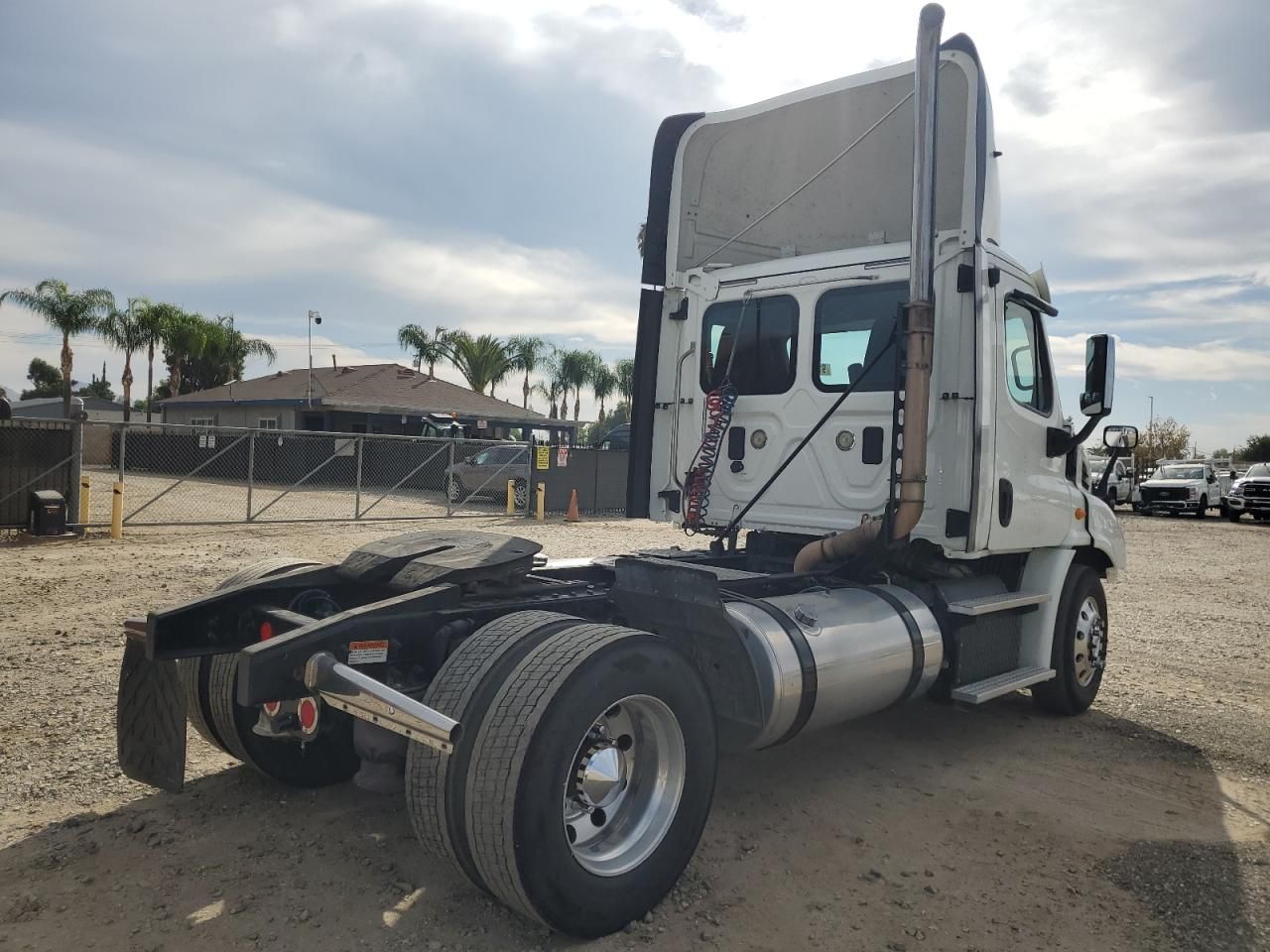2014 Freightliner Cascadia Semi Truck