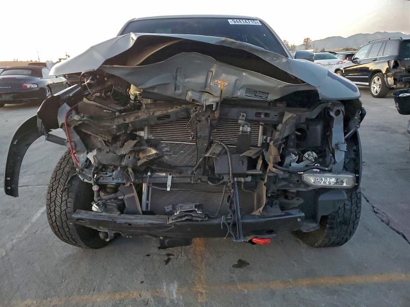 2022 Nissan Frontier s