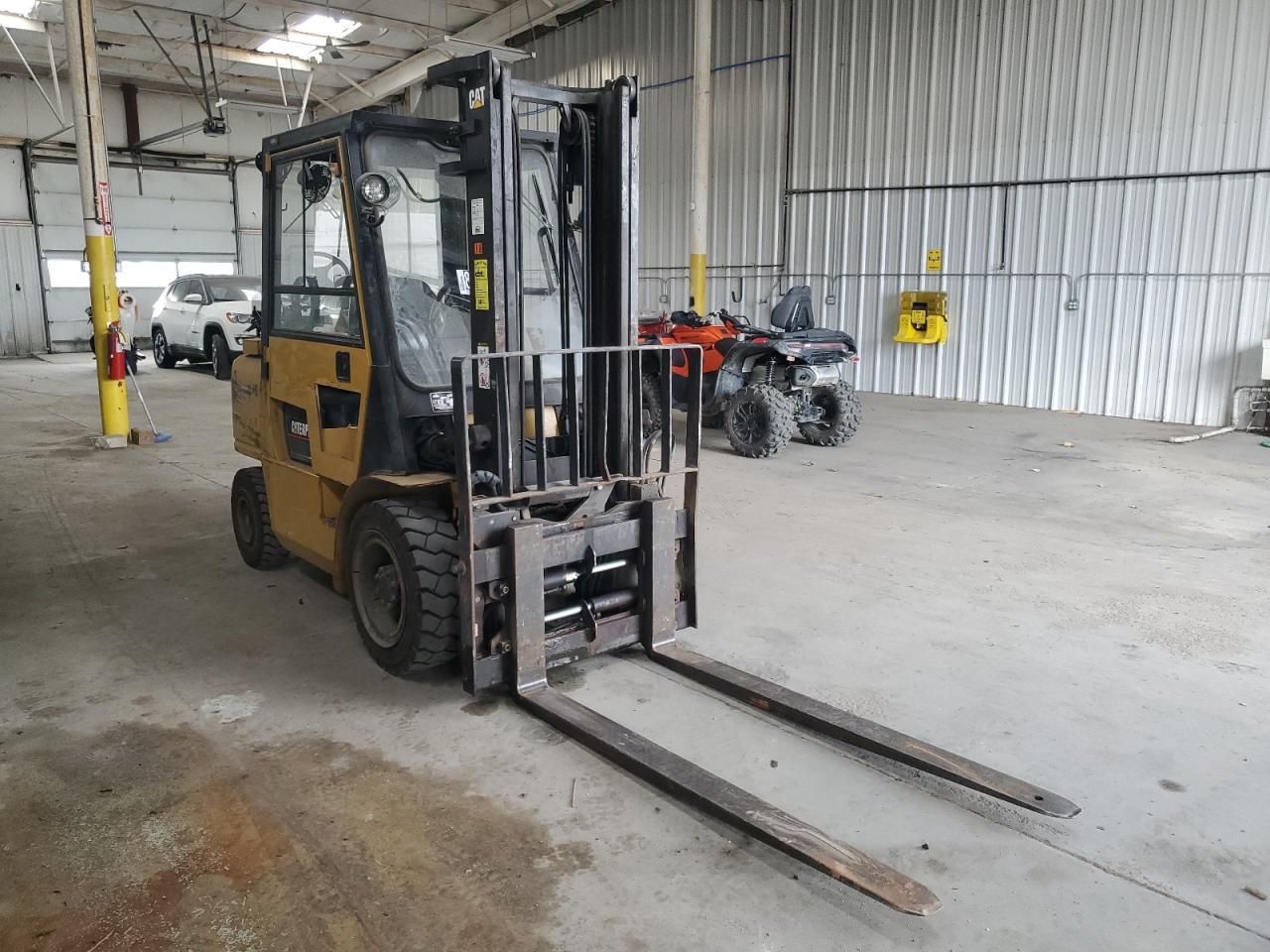 1999 Caterillar 1999 Caterpillar GP30K Forklift