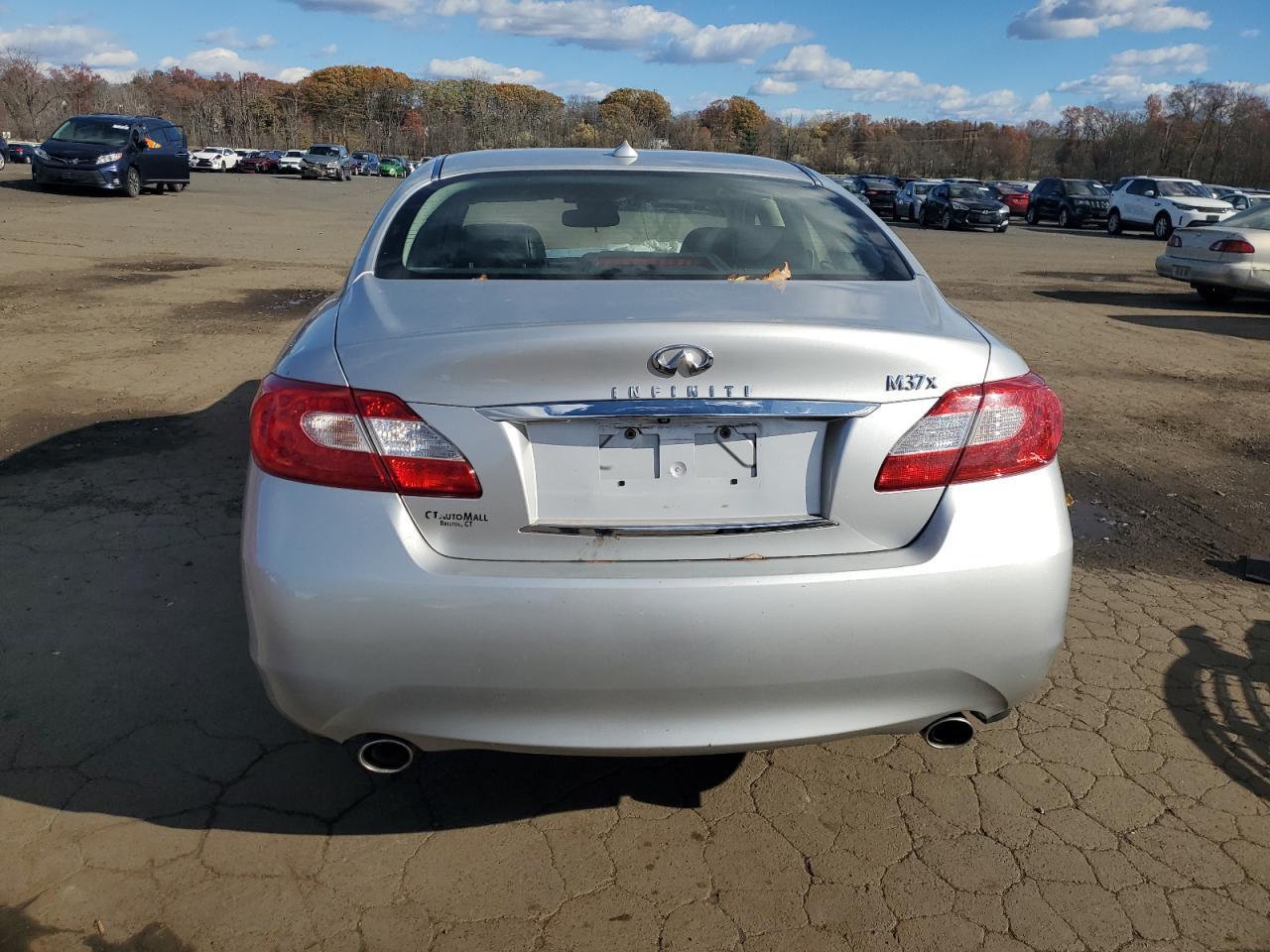 2011 Infiniti M37 x
