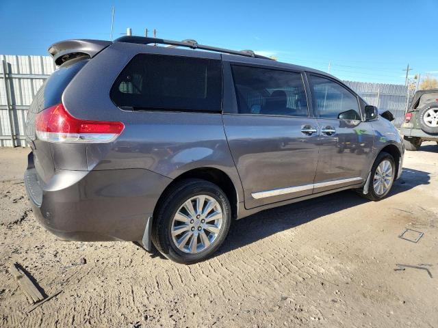 2011 Toyota Sienna xle