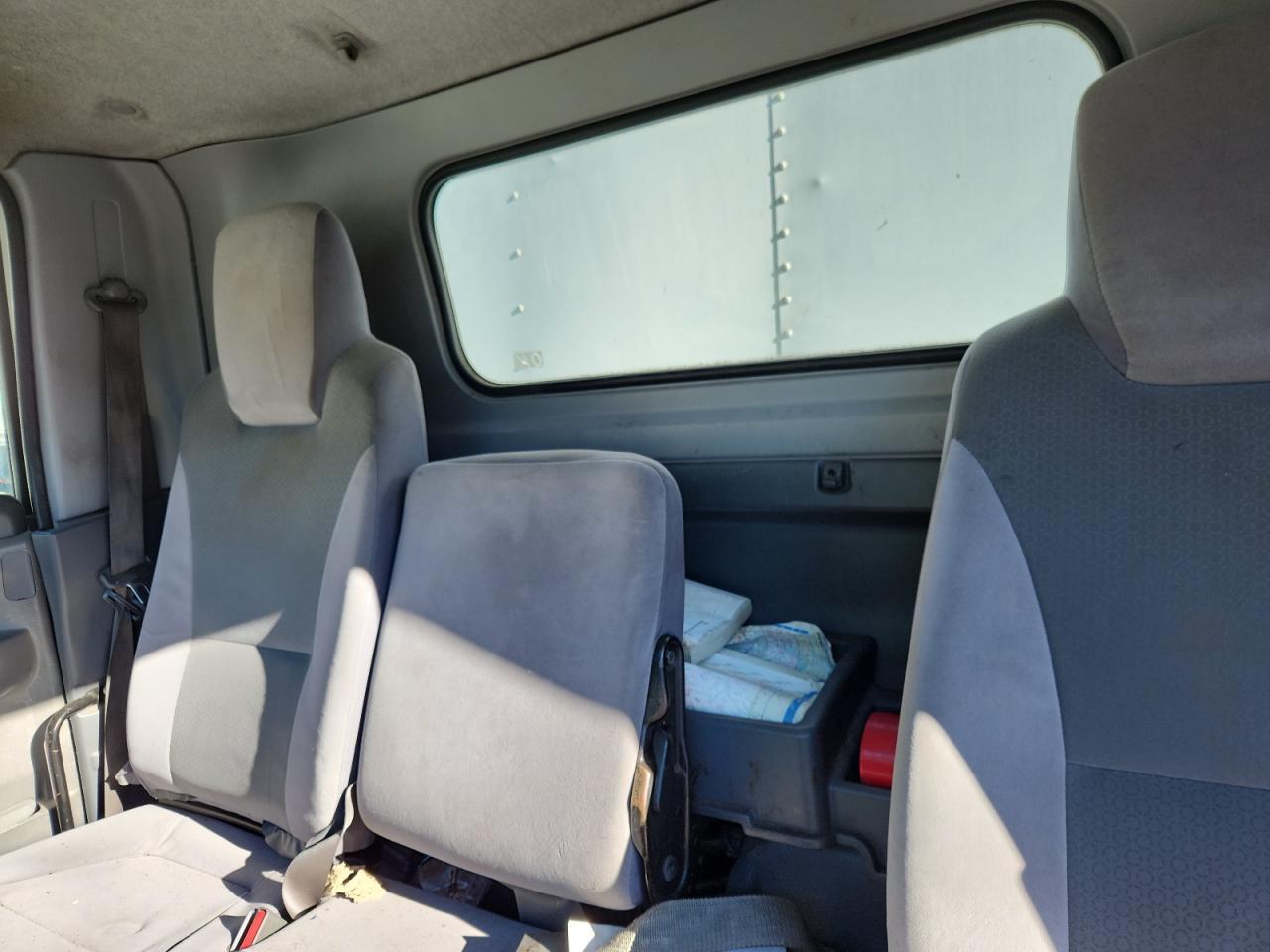 2017 Isuzu NRR BOX Truck