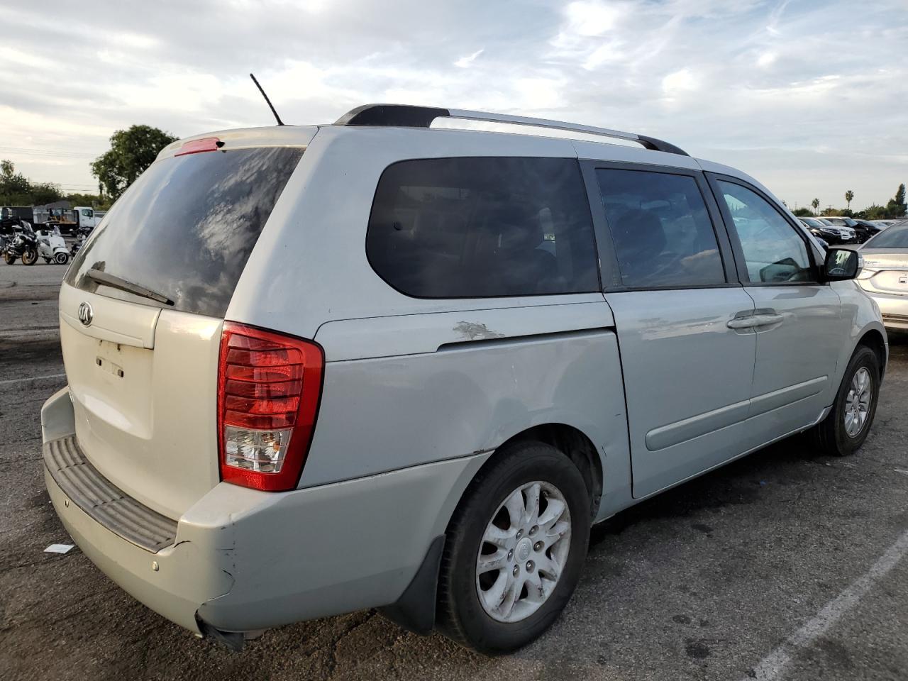 2014 KIA Sedona lx