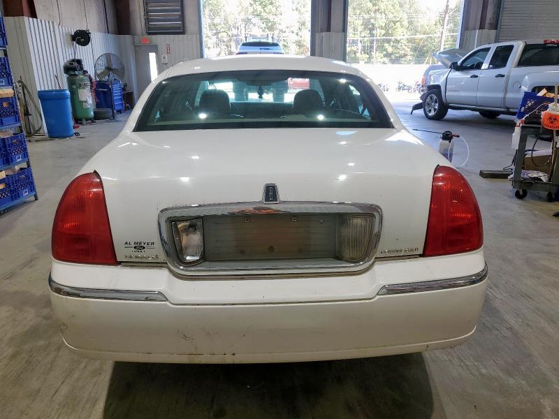 2009 Lincoln Town car Signature Limited