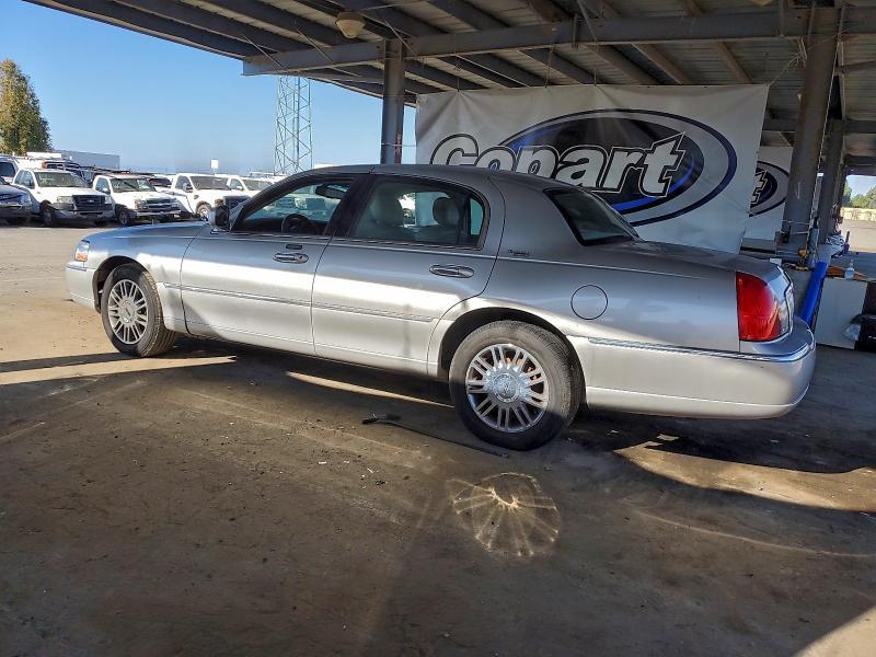 2007 Lincoln Town car Signature Limited