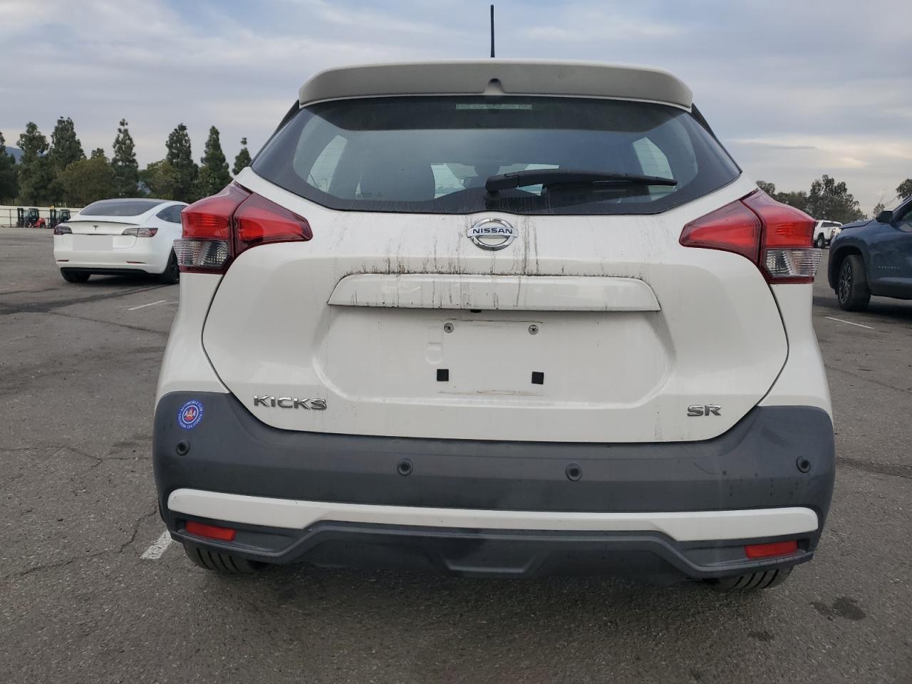 2020 Nissan Kicks sr