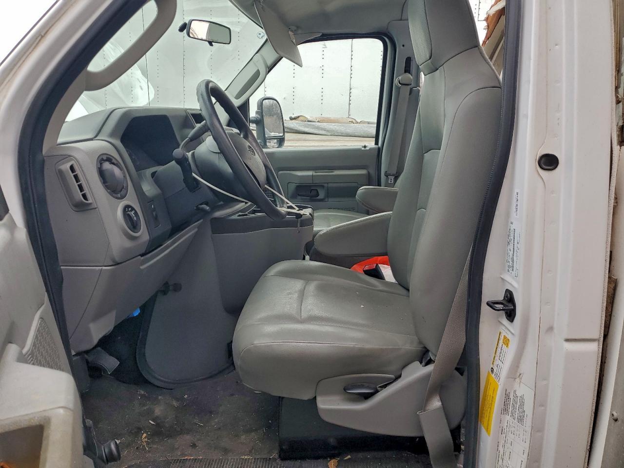 2014 Ford E350 BOX Truck