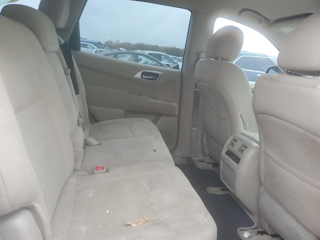 2015 Niss Pathfinder sv