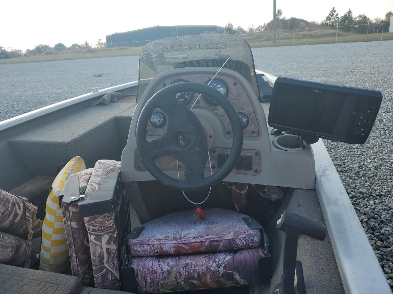 2000 Tracker Boat