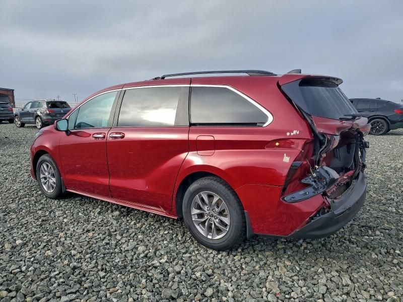 2022 Toyota Sienna xle