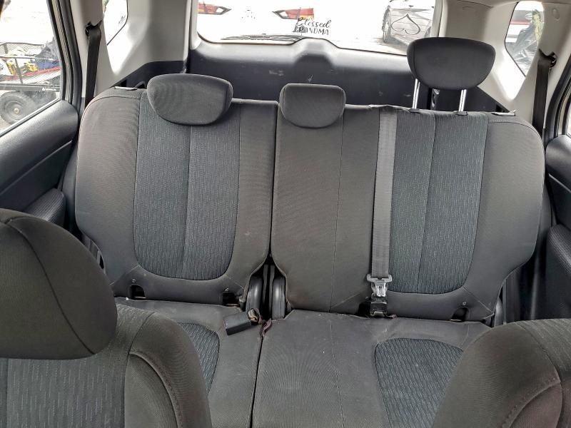 2009 KIA Rondo Base