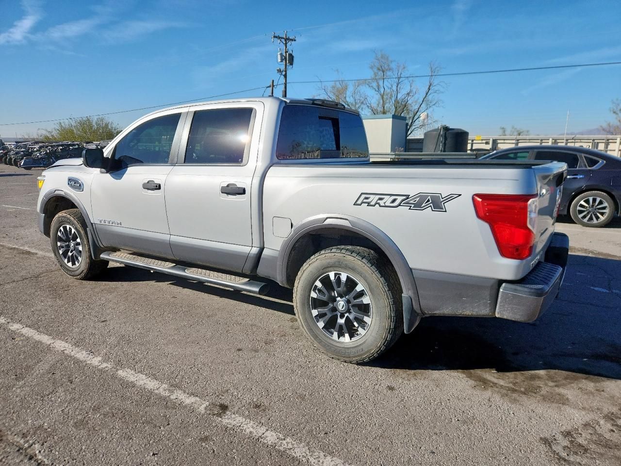 2017 Nissan Titan sv