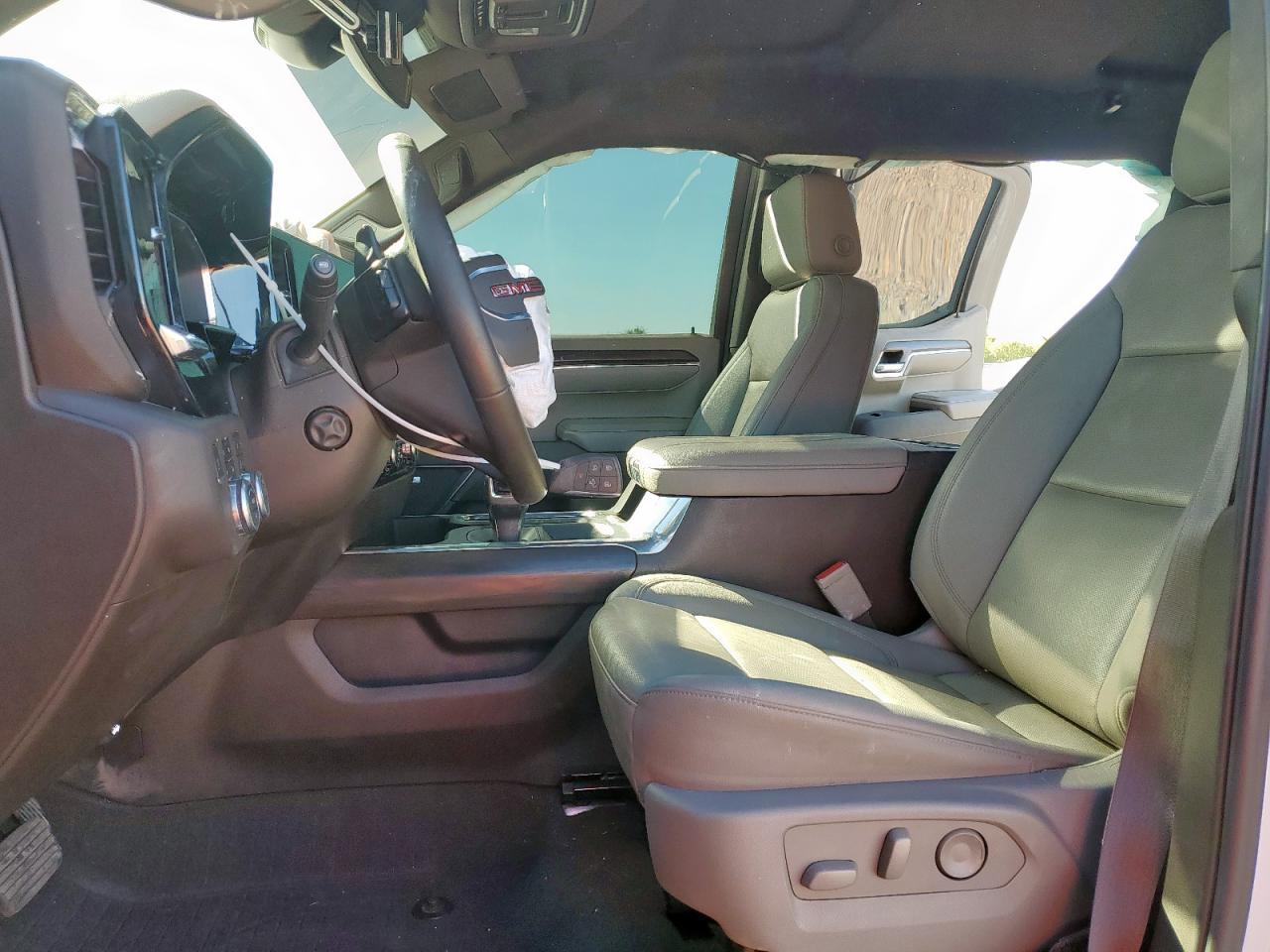 2024 GMC Sierra K1500 slt