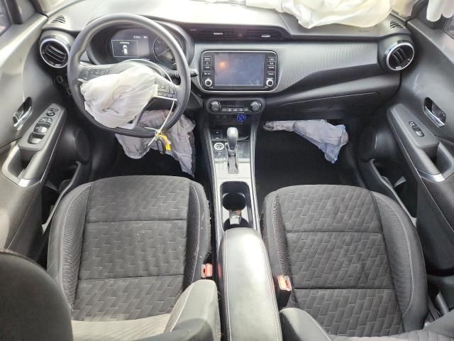 2022 Nissan Kicks sv