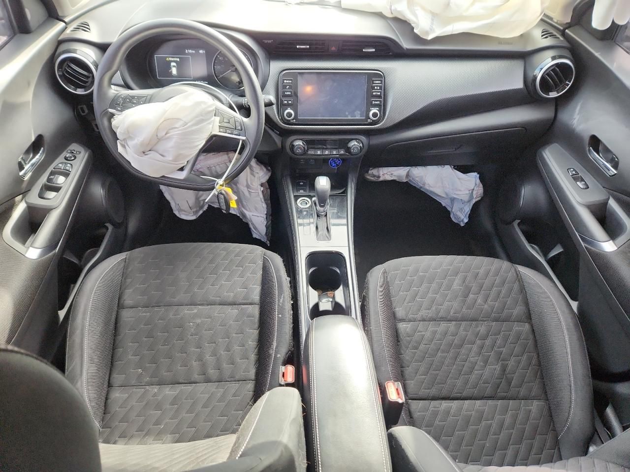 2022 Nissan Kicks sv