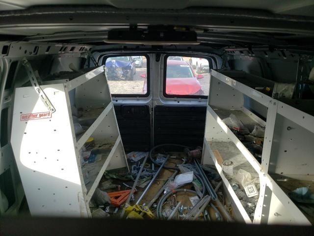 2015 GMC Savana 2500 Delivery van