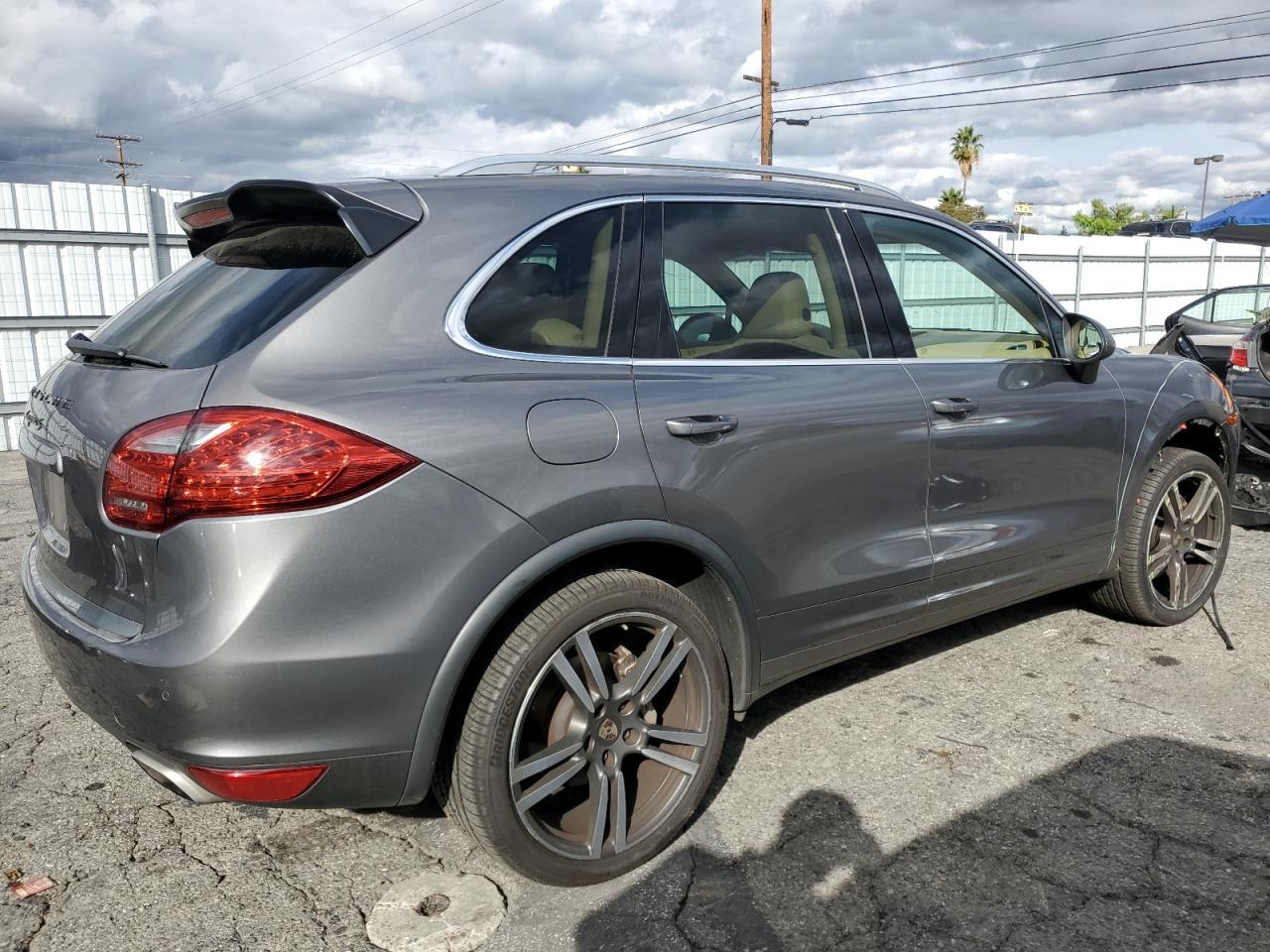 2012 Porsche Cayenne s