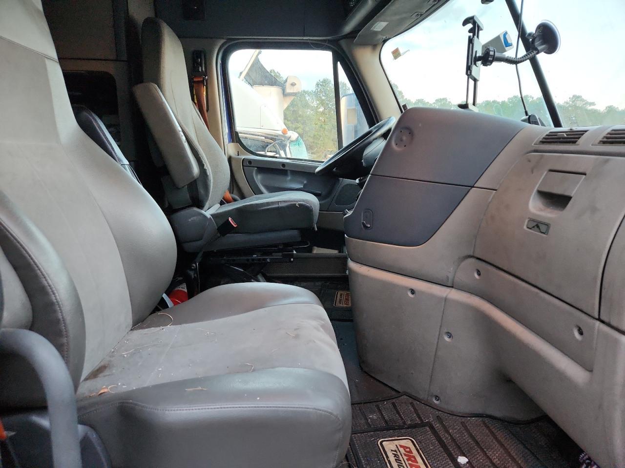 2017 Freightliner Cascadia 125 Semi Truck