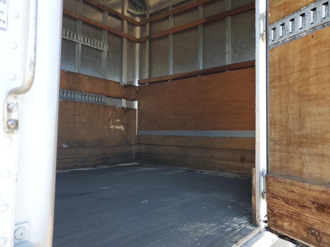 2014 Freightliner Business Class M2 BOX Truck