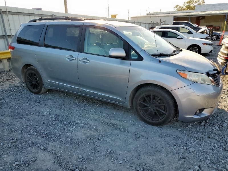 2013 Toyota Sienna xle