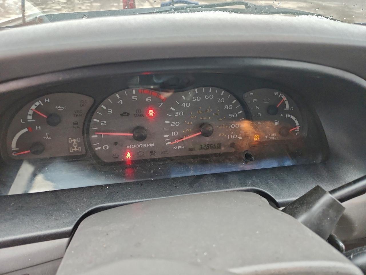 2004 Toyota Sequoia SR5