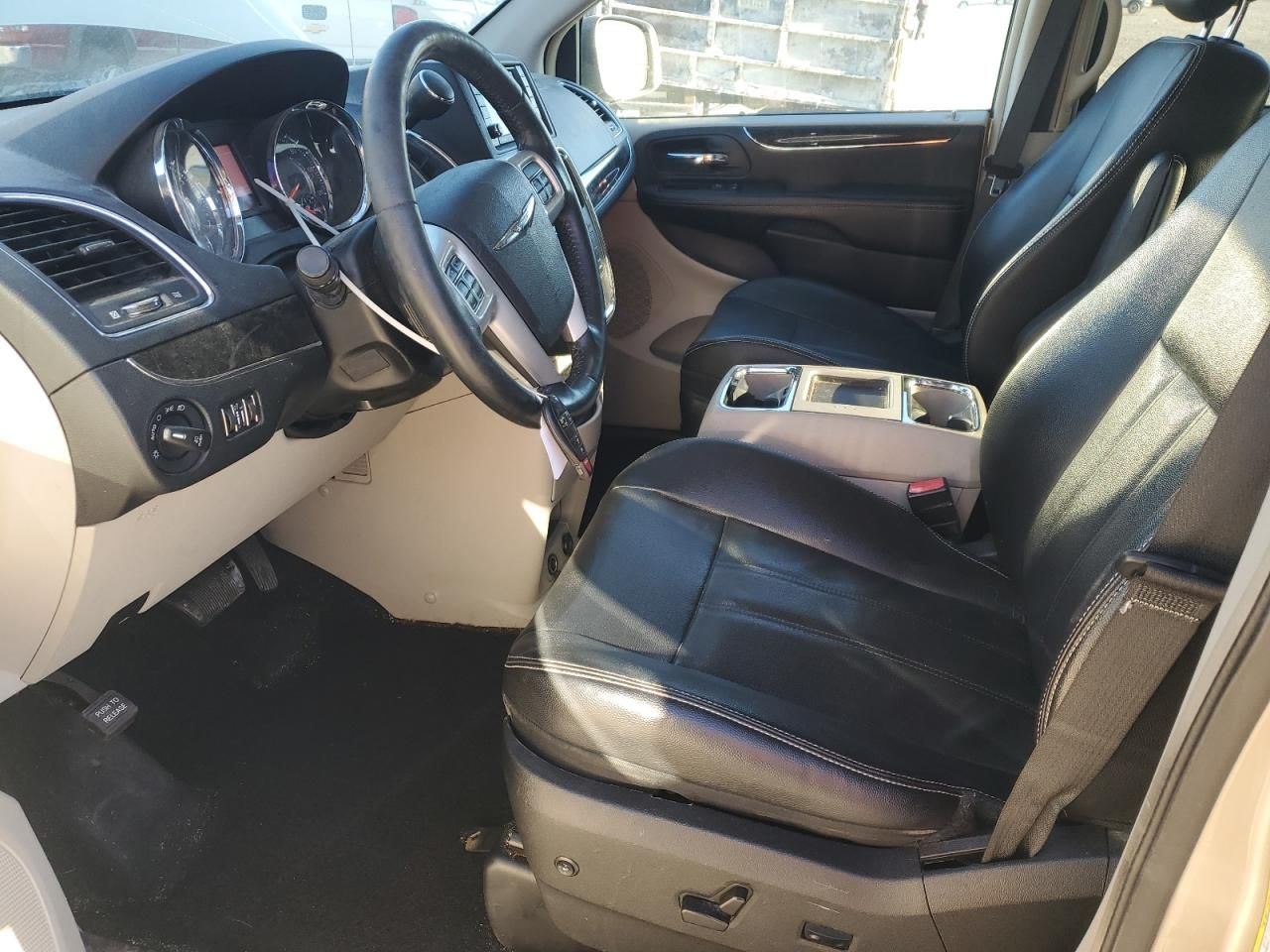 2014 Chrysler Town & Country Touring