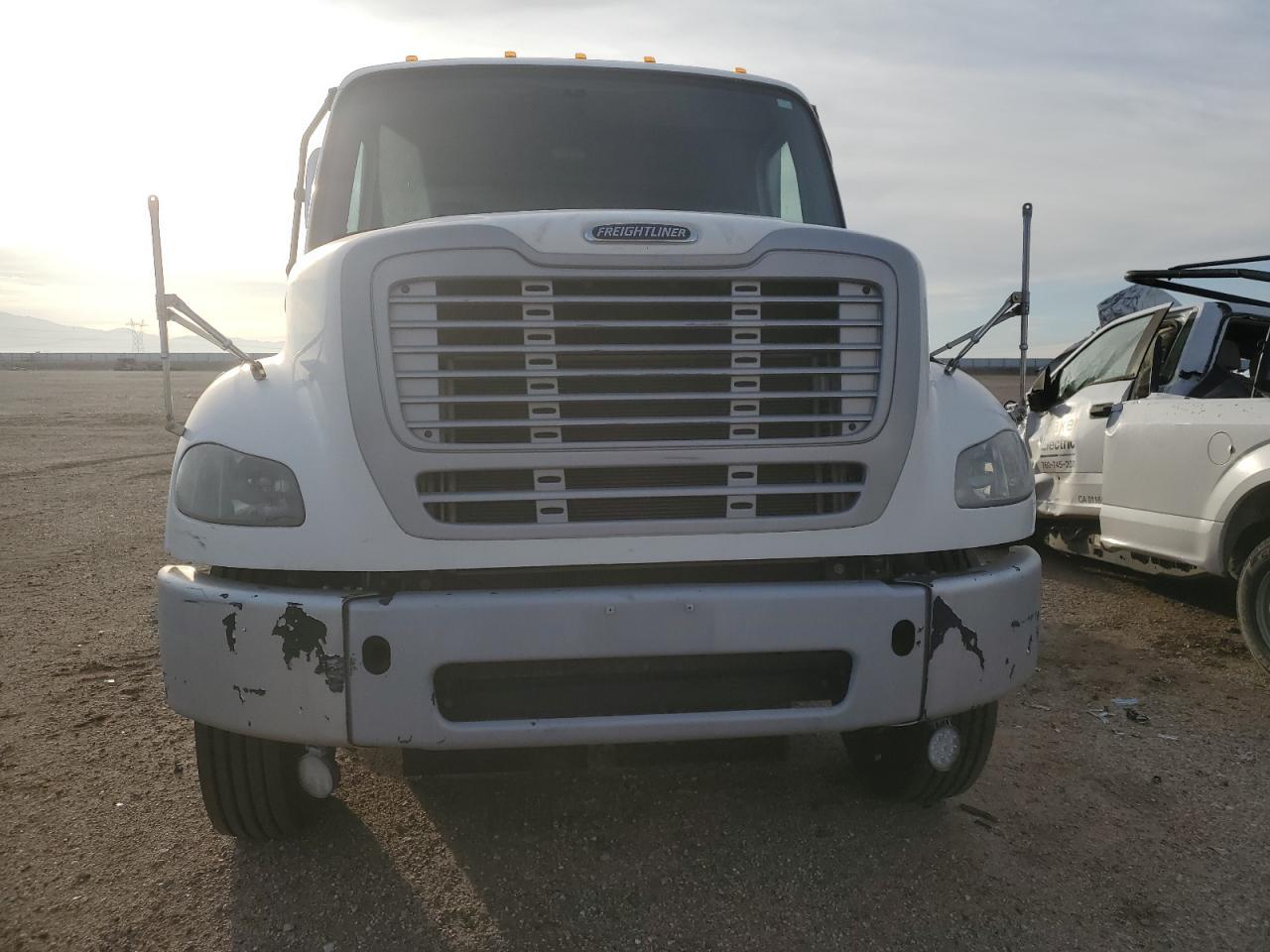 2018 Freigliner 2018 Freightliner Business Class M2 Street Sweeper