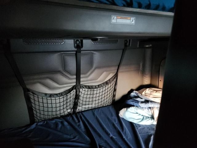 2017 Freightliner Cascadia 125 Semi Truck