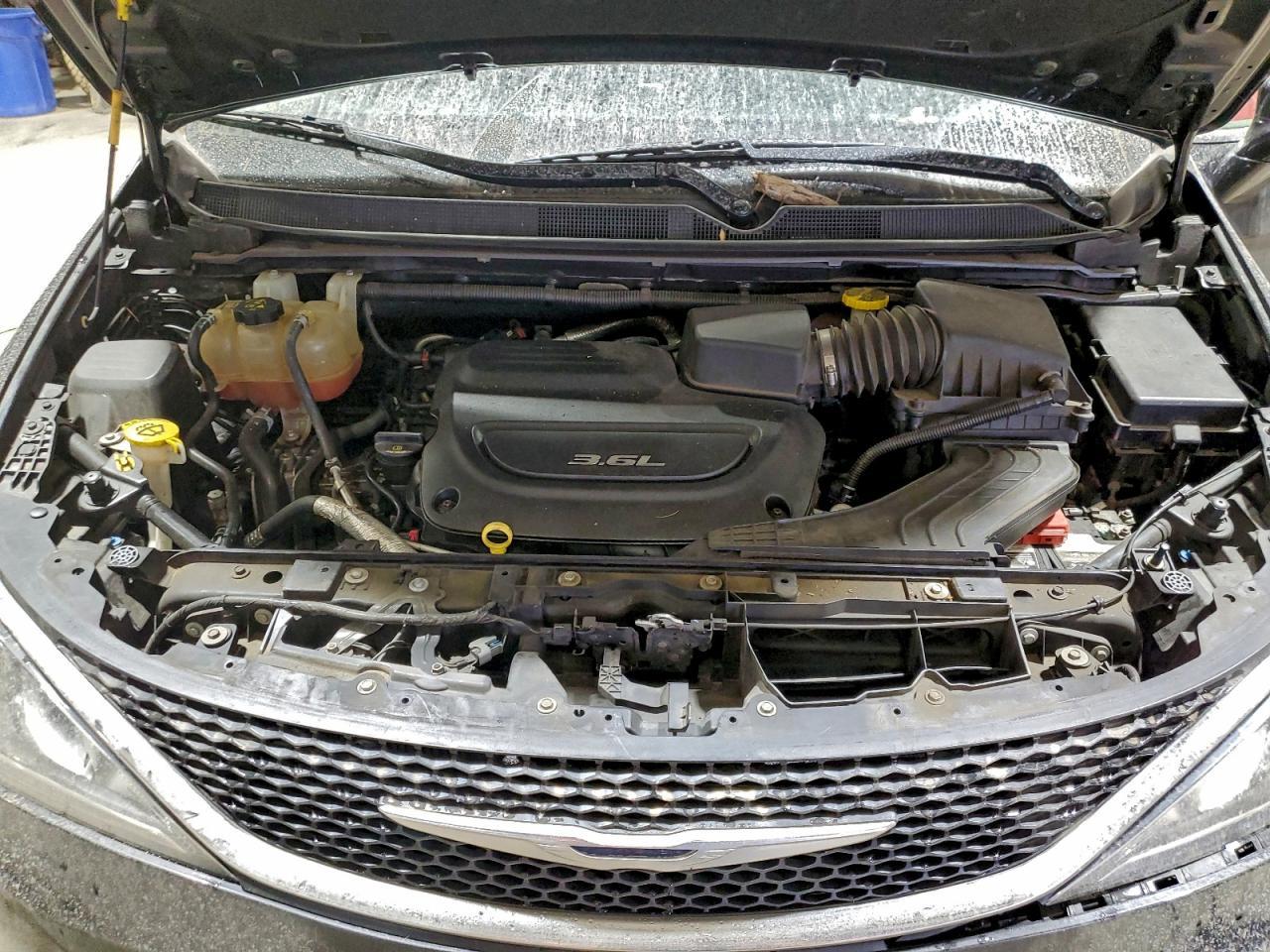 2017 Chrysler Pacifica Touring l
